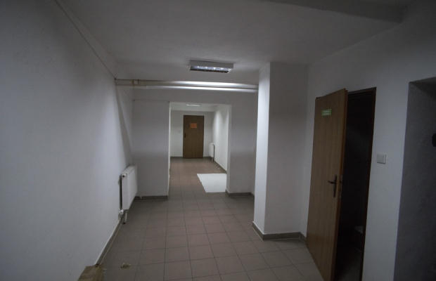 Budynek usługowo-handlowy, Trawniki centrum