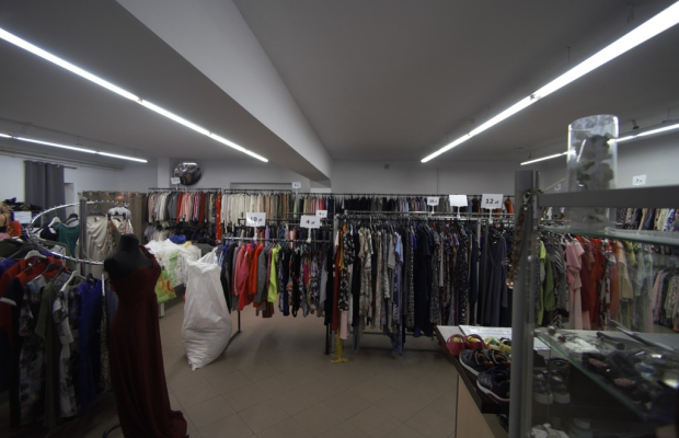 Budynek usługowo-handlowy, Trawniki centrum