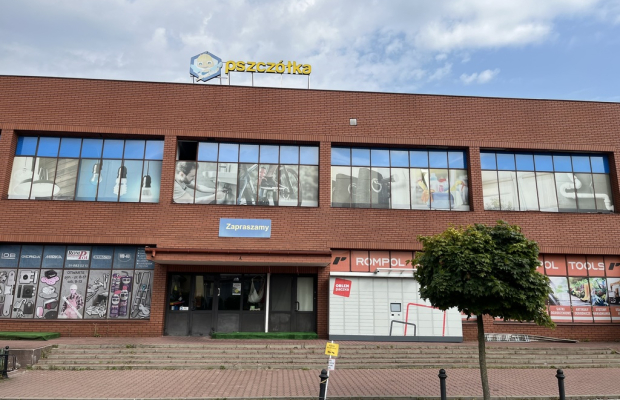 Market budowlano-przemysłowy w centrum Dęblina..