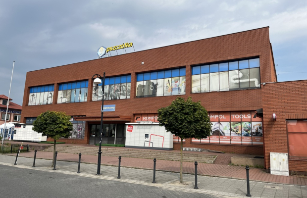 Market budowlano-przemysłowy w centrum Dęblina..