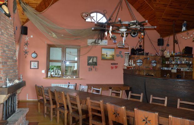 Lokal gastronomiczny z dużym domem.