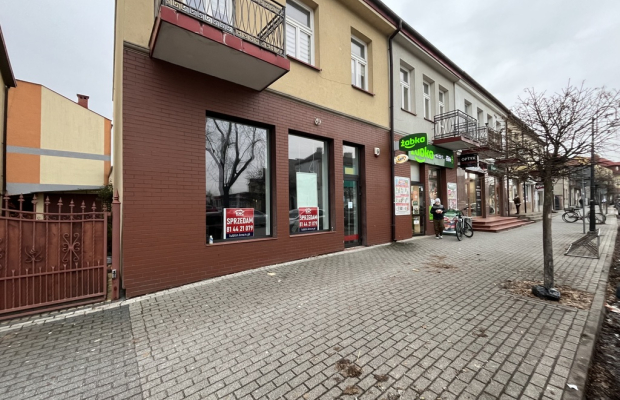 Lokal handlowy 180 m kw.  w centrum Dęblina.