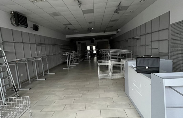 Lokal handlowy 180 m kw.  w centrum Dęblina.