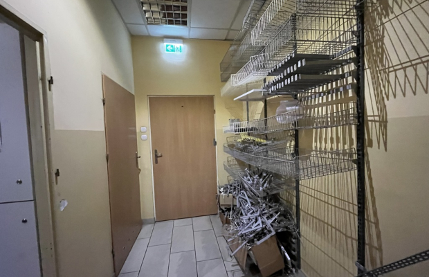 Lokal handlowy 180 m kw.  w centrum Dęblina.