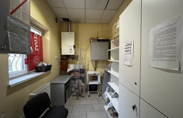 Lokal handlowy 180 m kw.  w centrum Dęblina.