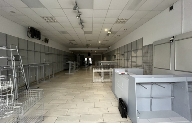 Lokal handlowy 180 m kw.  w centrum Dęblina.