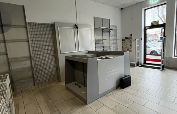 Lokal handlowy 180 m kw.  w centrum Dęblina.