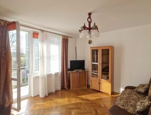 1 pokojowe, 1 piętro, balkon, świetna lokalizacja.