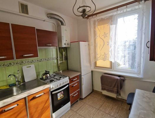 1 pokojowe, 1 piętro, balkon, świetna lokalizacja.