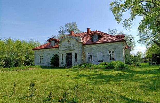 Zabytkowy dworek z przełomu XIX i XX w. w Świdniku