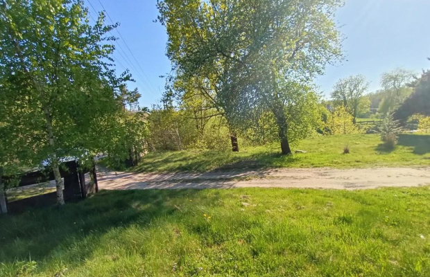 Siedlisko w cichej okolicy 100 km od Warszawy.