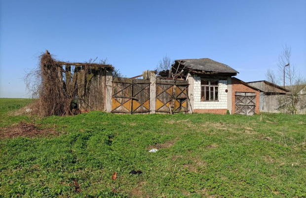Siedlisko w ładnej okolicy gm. Gniewoszów.