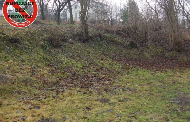 Do sprzedania działka o powierzchni 12a z domkiem do zamieszkania. Działka znajduje się w centrum miejscowości Krzczonów. Na po