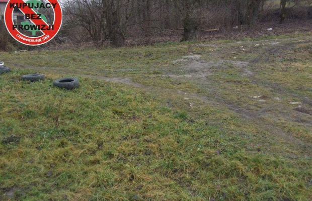 Do sprzedania działka o powierzchni 12a z domkiem do zamieszkania. Działka znajduje się w centrum miejscowości Krzczonów. Na po