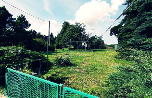 Dom na dużej działce graniczący z rz. Ciemięgą.