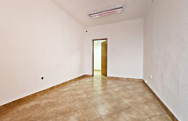 Lokal biurowo-usługowy 250m2 +duży parking w cenie