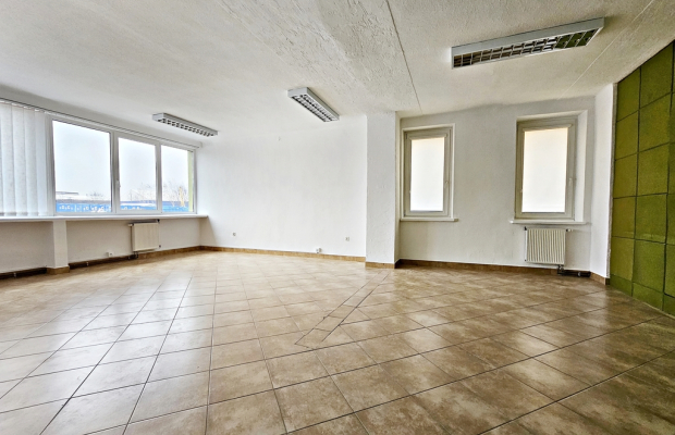 Lokal biurowo-usługowy 250m2 +duży parking w cenie