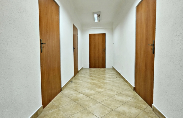 Lokal biurowo-usługowy 250m2 +duży parking w cenie