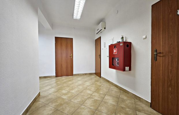 Lokal biurowo-usługowy 250m2 +duży parking w cenie