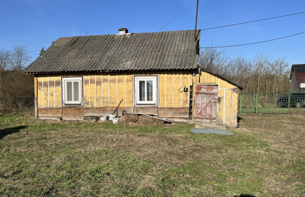 Dom drewniany na działce 800 m2 w Chotczy.