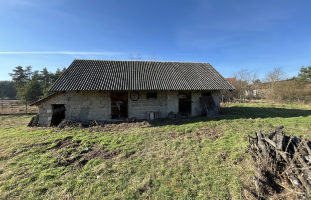 Dom drewniany na działce 800 m2 w Chotczy.