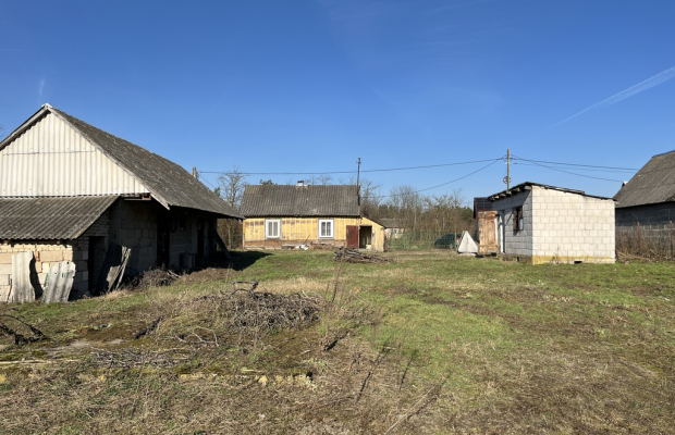 Dom drewniany na działce 800 m2 w Chotczy.