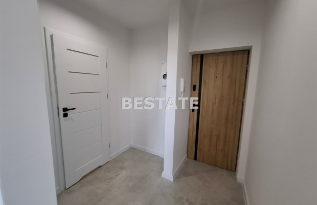 Przestronna kawalerka w centrum misata