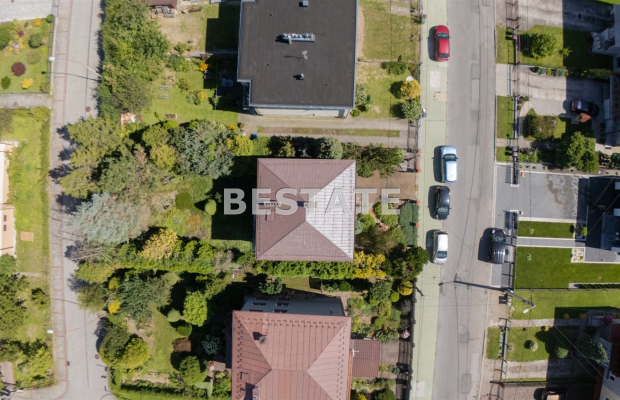 Przedstawiamy atrakcyjną ofertę domu jednorodzinnego o powierzchni użytkowej 120m2, położonego w Tarnowie, na spokojnym osiedlu