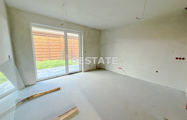 Nowe, bezczynszowe mieszkanie o powierzchni 42 m 2  z tarasem i ogródkiem - prestiżowe osiedle, świetna lokalizacja!  
 
Zapras