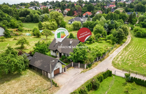 Dom, 17 arów zieleni, staw, taras, garaż – Rożnowa