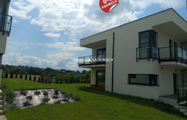 Nowoczesny dom w zielonej okolicy