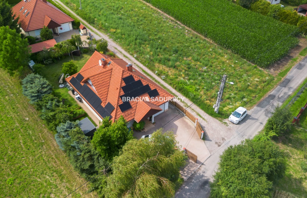 Zapraszam na prezentację  wyjątkowego domu  w Pielgrzymowicach, w dobrze skomunikowanej okolicy, obok Michałowic, Zielonek. 
Do
