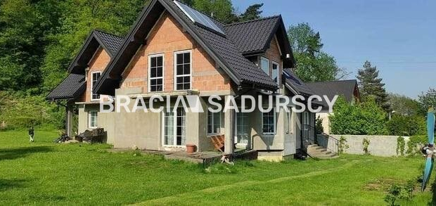 * zdjęcia należą do właściciela domu 
 
 Przestronny dom z widokową działką przy lesie Wolskim - Kraków Zwierzyniec  
 
 Nieruc