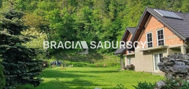 * zdjęcia należą do właściciela domu 
 
 Przestronny dom z widokową działką przy lesie Wolskim - Kraków Zwierzyniec  
 
 Nieruc