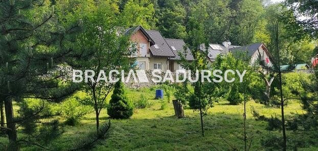 * zdjęcia należą do właściciela domu 
 
 Przestronny dom z widokową działką przy lesie Wolskim - Kraków Zwierzyniec  
 
 Nieruc
