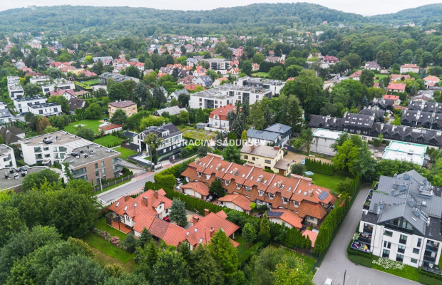 Tylko u nas!. 
Wola Justowska, ul. Jesionowa. Dom w zabudowie szeregowej o całkowitej powierzchni: 300,23 m 2 , na działce o po