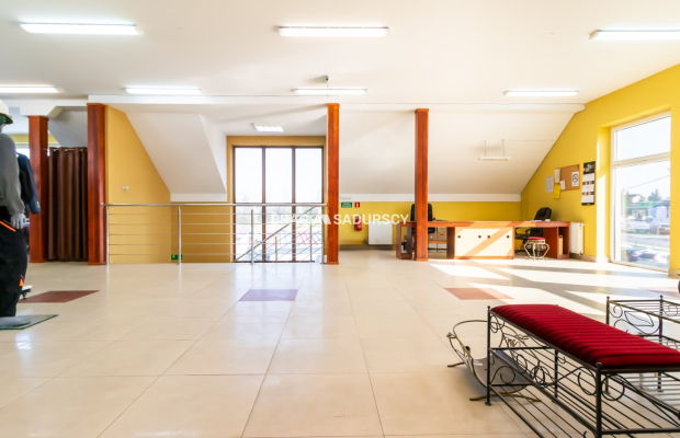 Lokal na wynajem / 200 m2 / parking