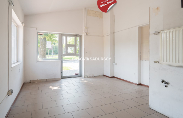 Widoczny lokal usługowy - 10m2 - obok Carrefour