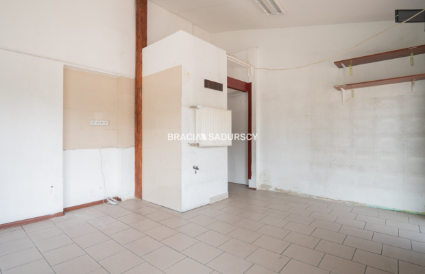 Widoczny lokal usługowy - 10m2 - obok Carrefour
