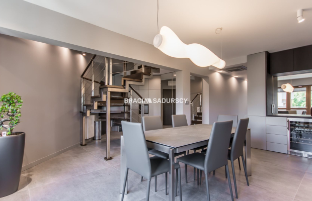 Dwupoziomowy ekskluzywny apartament blisko centrum