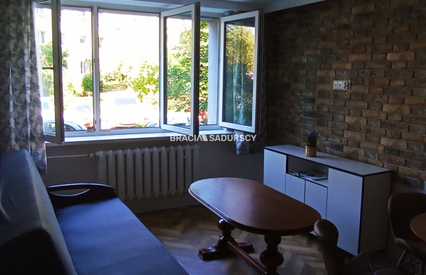KOZŁÓWEK, 2 POKOJOWE MIESZKANIE W CICHEJ OKOLICY