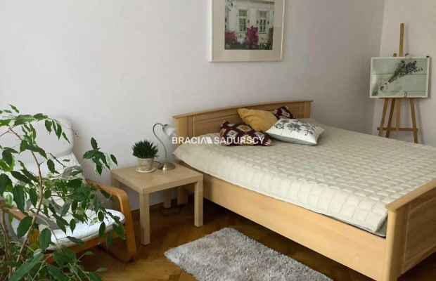 * Zdjęcia należą do właściciela mieszkania 
 
 Do wynajęcia przestronne mieszkanie 60m2 - Kraków, Ul. Piłsudskiego  
 
Szukasz 