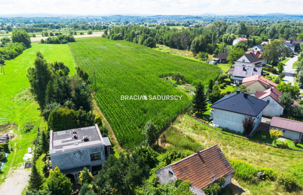 Jeziozany – 85 a. (31 a. budowlane) Inwestycyjna 
