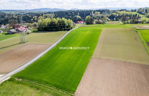 Działka budowlana / 34 + 24 ar