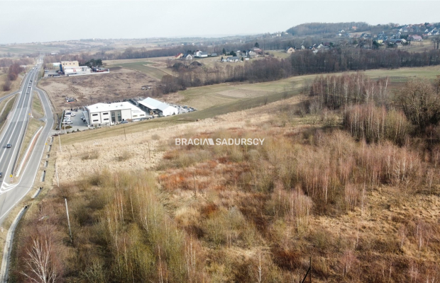 Działka inwestycyjna przy drodze wojewódzkiej