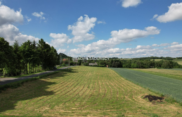Działki budwlane o pow.  900 m2 w Jerzmanowich