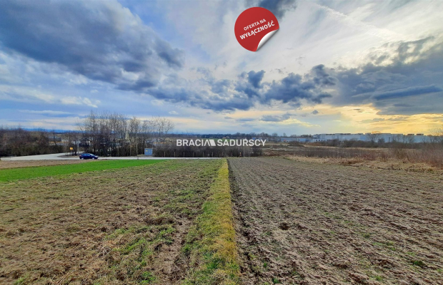 Działka produkcyjno – usługowa w Morawicy