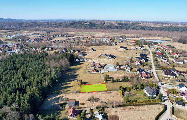 Urokliwa działka budowlana 677 m² w Osieczanach - enklawa przy lesie     

 Oferujemy na sprzedaż działkę budowlaną o powierzch