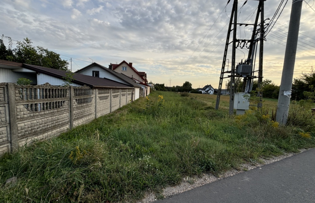 Działka budowlano-usługowa 1863 m2 w Święcicach.