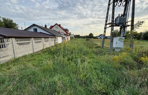 Działka budowlano-usługowa 1863 m2 w Święcicach.